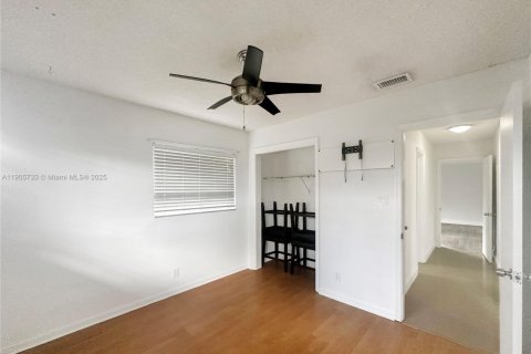 Снять в аренду виллу или дом в Тамарак, Флорида 2 спальни, 103.86м2, № 1956402 - фото 8