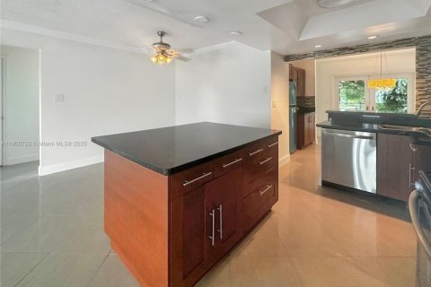 Снять в аренду виллу или дом в Тамарак, Флорида 2 спальни, 103.86м2, № 1956402 - фото 4