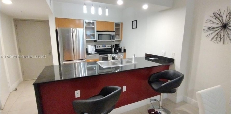 Кондоминиум с 1 спальней в Майами, Флорида № 1969483