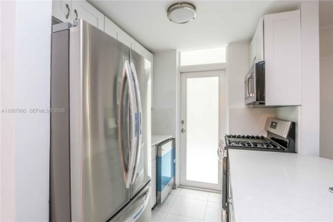 Condominio en venta en Miami Beach, Florida, 1 dormitorio, 56.02 m2 № 2026597 - foto 9