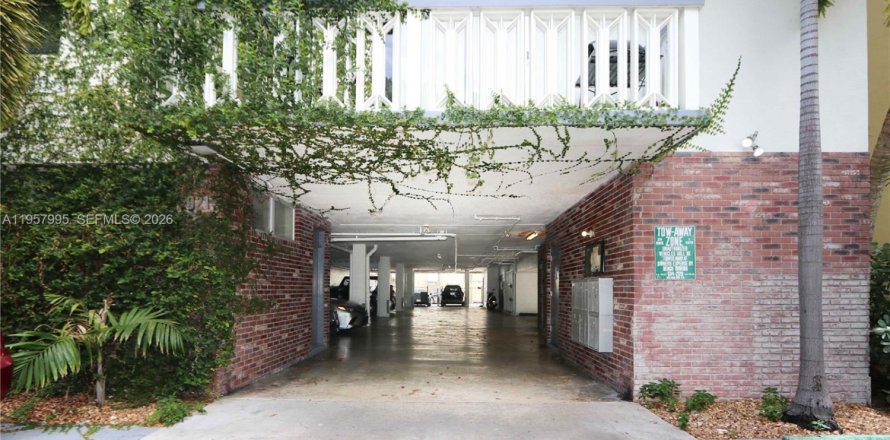 Condominio en Miami Beach, Florida, 1 dormitorio № 2026597