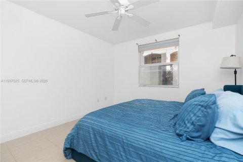 Купить кондоминиум в Санни-Айлс-Бич, Флорида 3 спальни, 117.43м2, № 1995402 - фото 16