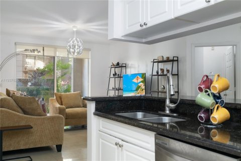 Купить кондоминиум в Санни-Айлс-Бич, Флорида 3 спальни, 117.43м2, № 1995402 - фото 8
