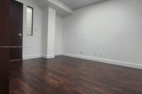 Oficina en alquiler en North Miami, Florida № 1225876 - foto 1