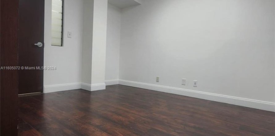 Oficina en North Miami, Florida № 1225876