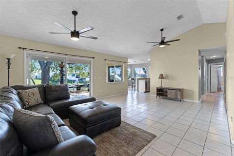 House in Palm Coast, Florida 3 bedrooms, 146.6 sq.m. № 1719506 - photo 11
