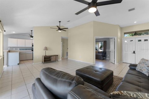 House in Palm Coast, Florida 3 bedrooms, 146.6 sq.m. № 1719506 - photo 14