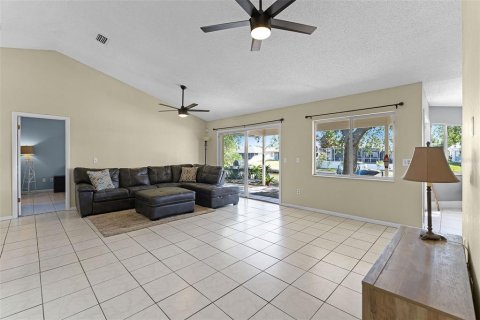 House in Palm Coast, Florida 3 bedrooms, 146.6 sq.m. № 1719506 - photo 12