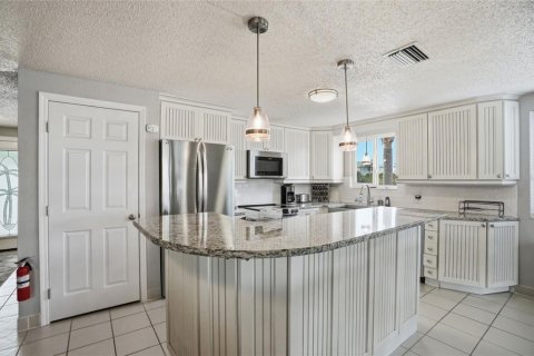 House in Hudson, Florida 2 bedrooms, 109.25 sq.m. № 2166032 - photo 17