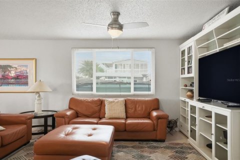 House in Hudson, Florida 2 bedrooms, 109.25 sq.m. № 2166032 - photo 12