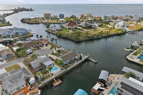 House in Hudson, Florida 2 bedrooms, 109.25 sq.m. № 2166032