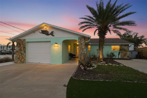 House in Hudson, Florida 2 bedrooms, 109.25 sq.m. № 2166032 - photo 2