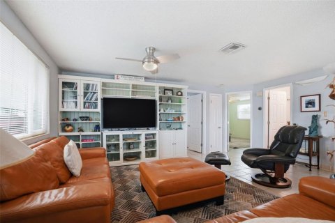 House in Hudson, Florida 2 bedrooms, 109.25 sq.m. № 2166032 - photo 9