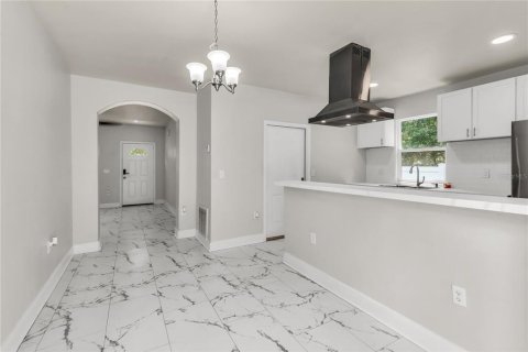 House in Sanford, Florida 2 bedrooms, 95.78 sq.m. № 2419310 - photo 8
