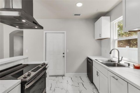 House in Sanford, Florida 2 bedrooms, 95.78 sq.m. № 2419310 - photo 4