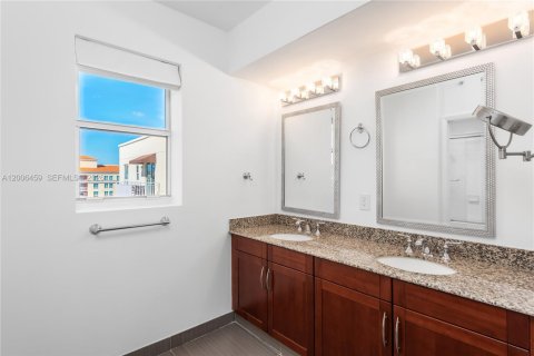 Condo in Miami, Florida, 2 bedrooms № 2193265 - photo 27