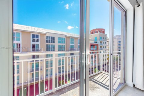 Condo in Miami, Florida, 2 bedrooms № 2193265 - photo 8