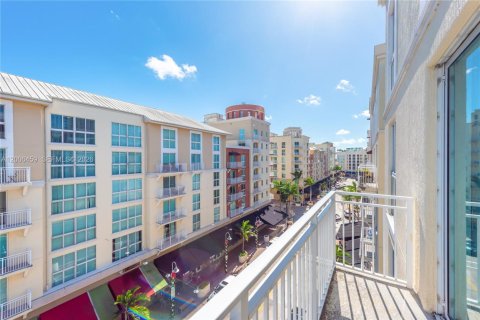 Condo in Miami, Florida, 2 bedrooms № 2193265 - photo 9