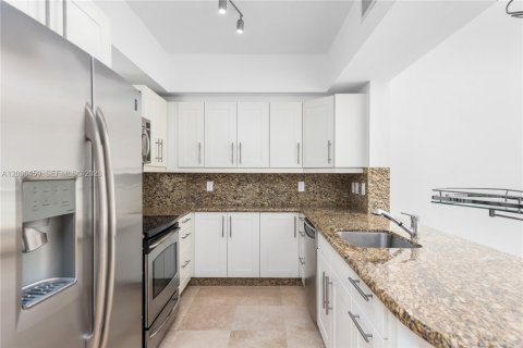 Condo in Miami, Florida, 2 bedrooms № 2193265 - photo 12