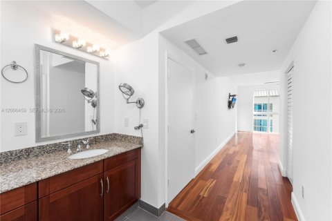 Condo in Miami, Florida, 2 bedrooms № 2193265 - photo 29