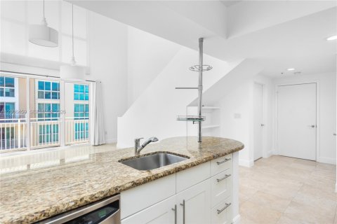 Condo in Miami, Florida, 2 bedrooms № 2193265 - photo 6