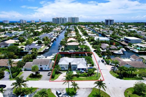 House in Boca Raton, Florida 5 bedrooms, 283.63 sq.m. № 2247613 - photo 3