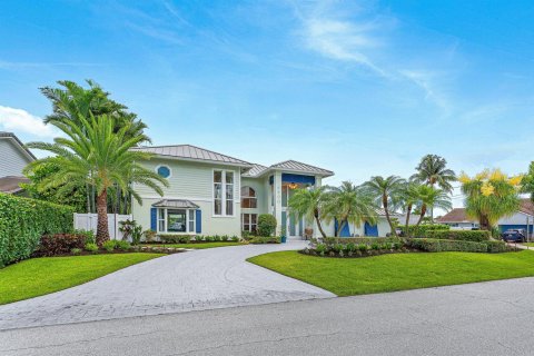House in Boca Raton, Florida 5 bedrooms, 283.63 sq.m. № 2247613 - photo 9