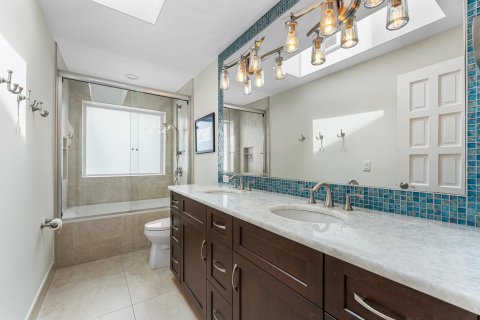 House in Boca Raton, Florida 5 bedrooms, 283.63 sq.m. № 2247613 - photo 24