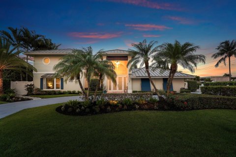 House in Boca Raton, Florida 5 bedrooms, 283.63 sq.m. № 2247613