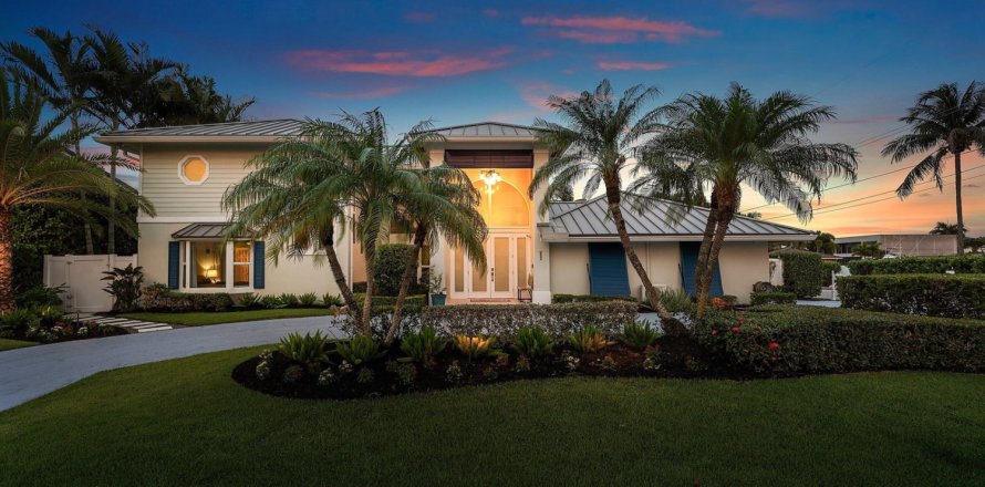 House in Boca Raton, Florida 5 bedrooms, 283.63 sq.m. № 2247613