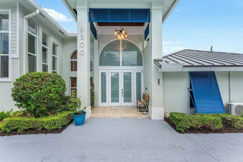 House in Boca Raton, Florida 5 bedrooms, 283.63 sq.m. № 2247613 - photo 10
