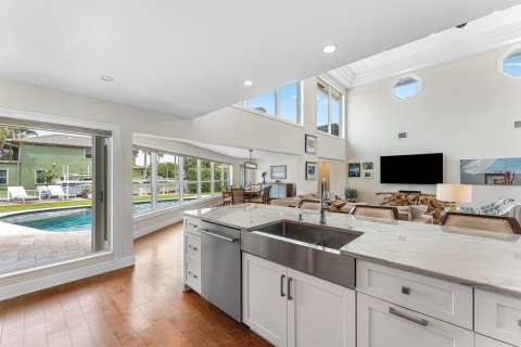 House in Boca Raton, Florida 5 bedrooms, 283.63 sq.m. № 2247613 - photo 17