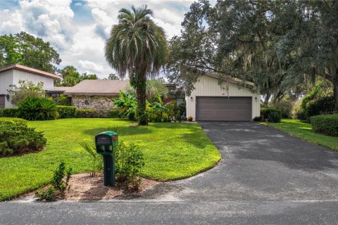 Townhouse in Haines City, Florida 2 bedrooms, 213.21 sq.m. № 2359309