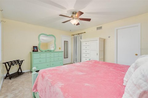 House in Ormond Beach, Florida 4 bedrooms, 262.36 sq.m. № 2117952 - photo 21