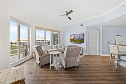 Condo in Tampa, Florida, 2 bedrooms  № 1530983 - photo 9