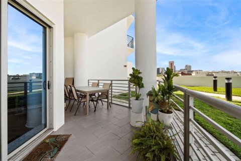 Condo in Tampa, Florida, 2 bedrooms  № 1530983 - photo 25