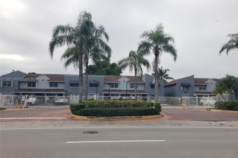 Снять в аренду кондоминиум в Хайалиа, Флорида 2 спальни, 94.76м2, № 1948720 - фото 1