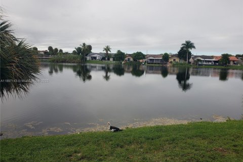 Снять в аренду кондоминиум в Хайалиа, Флорида 2 спальни, 94.76м2, № 1948720 - фото 6