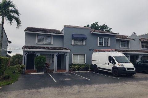 Снять в аренду кондоминиум в Хайалиа, Флорида 2 спальни, 94.76м2, № 1948720 - фото 3