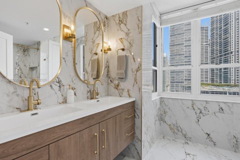 Condo in Miami, Florida, 3 bedrooms  № 2086416 - photo 23