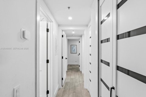 Condo in Miami, Florida, 3 bedrooms  № 2086416 - photo 12
