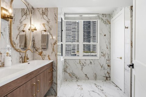 Condo in Miami, Florida, 3 bedrooms  № 2086416 - photo 25