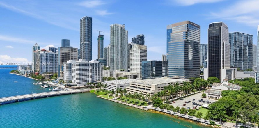 Condo in Miami, Florida, 3 bedrooms  № 2086416