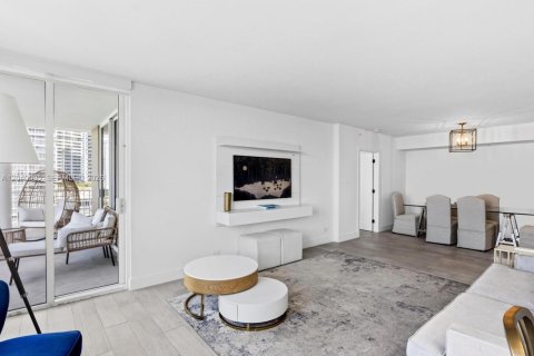 Condo in Miami, Florida, 3 bedrooms  № 2086416 - photo 6