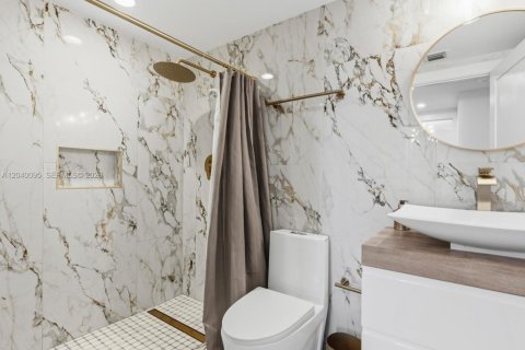 Condo in Miami, Florida, 3 bedrooms  № 2086416 - photo 18