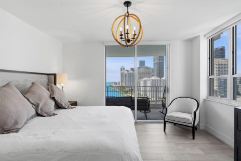 Condo in Miami, Florida, 3 bedrooms  № 2086416 - photo 21