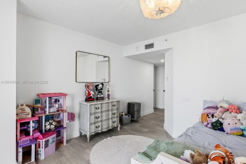 Condo in Miami, Florida, 3 bedrooms  № 2086416 - photo 17