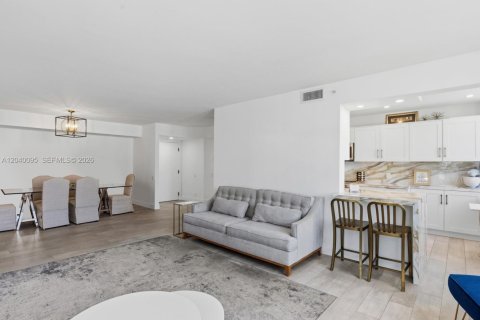 Condo in Miami, Florida, 3 bedrooms  № 2086416 - photo 7