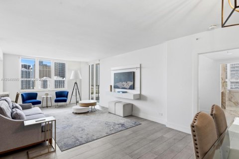 Condo in Miami, Florida, 3 bedrooms  № 2086416 - photo 2