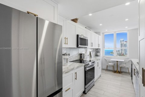 Condo in Miami, Florida, 3 bedrooms  № 2086416 - photo 8